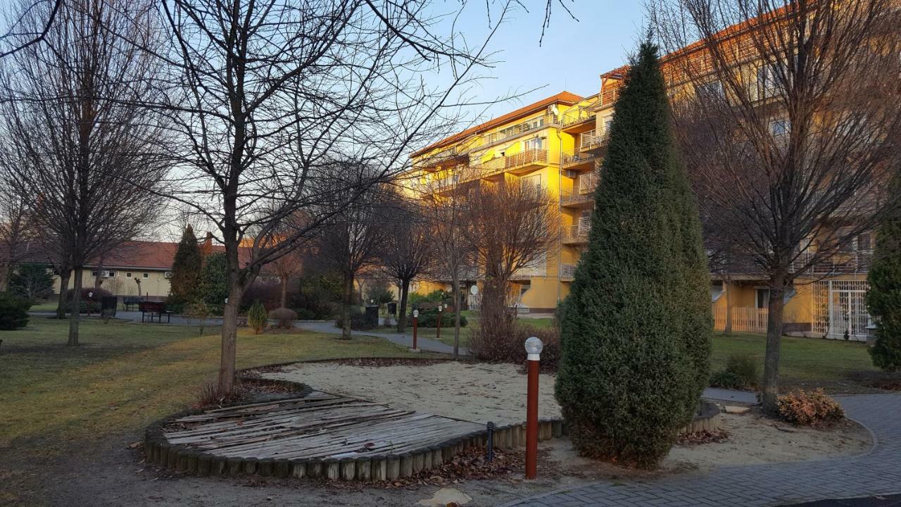 Liget Apartment, Terrace, Free Parking, Ac Apartment *